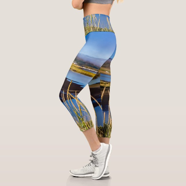 Leggings Capri Vista sobre Saudarkrokur y Skagafjordur, Islandia (Izquierda)