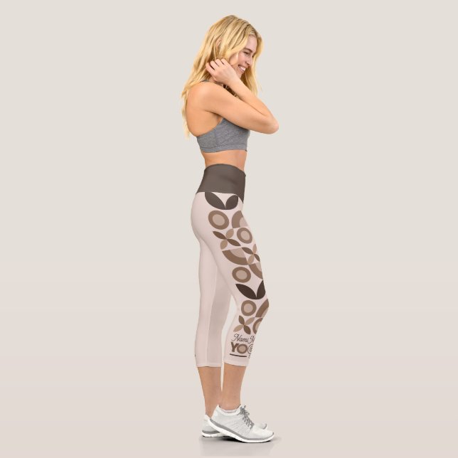 Leggings Capri Yoga de patrón geométrico beige marrón moderno (Derecha)