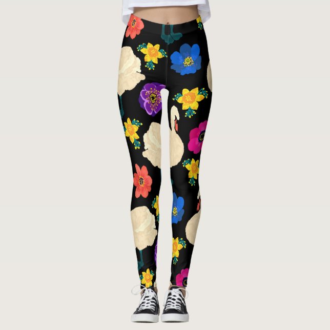 Leggings Cisnes, flores, fondo negro dibujado a mano. (Anverso)