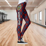 Leggings Clan MacLachlan Escudo sobre Tartán<br><div class="desc">Insignia escudo del clan MacLachlan rodeada por una correa y hebilla sobre el fondo tartán. Texto personalizado.</div>