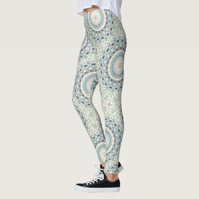 Leggings Coastal Mandala in Sand, Blue, and Driftwood Tones (Izquierda)