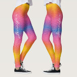 Leggings Color de agua del degradado de arcoiris de Guay<br><div class="desc">Estas leggings modernas y frescas ofrecen un impresionante gradiente de color arcoiris, pasando del amarillo al rosa y el violeta, creando un aspecto vibrante y lúdico. Los lados están personalizados con su nombre en un moderno y elegante guión blanco manuscrito, añadiendo un toque único. Perfecto para los amantes del deporte...</div>