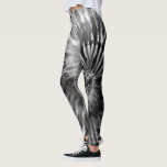 Leggings Color negro y blanco Psicodélico Starburst Tie Dye<br><div class="desc">Estas leggings presentan un diseño de tintes psicodélicos que recuerdan a la contracultura hippie de los años 60. Perfecto para el yoga,  correr,  hacer ejercicio en el gimnasio,  o justo cuando quieres llevar unas bonitas y atractivas pintas. Los colores son monocromos con tonos blancos y grises negros.</div>