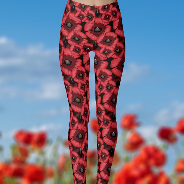 Leggings con patrón de flores de amapola rojas de  (Pop a bold pair of poppy leggings on! Perfect for summer!)