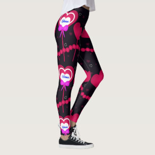 Leggings Corazones rosados de pop sobre piernas negras