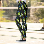 Leggings Divertido platillo de piquetes con remo y bolas<br><div class="desc">Todos tus amigos de pickleball se reirán de estas divertidas leggings de bolas de bolas con un patrón de "gente" de encurtidos personalizados sosteniendo palas y bolas de pickleball. Ideal para el juego de recetas o el juego de torneos/partidos en el club - o perfecto para vestirse en la ciudad....</div>