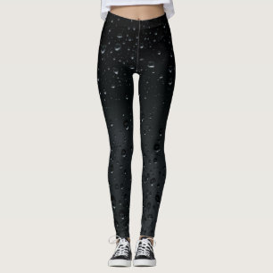Leggings el agua cae sobre la ventana negra
