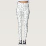 Leggings Elegante animal de leopardo gris blanco<br><div class="desc">Este elegante diseño de moda es perfecto para la moderna y elegante moda. Presenta un patrón de estampación animal de leopardo blanco y gris dibujado a mano. Es moderno, simple y lindo. ***NOTA DE DISEÑO IMPORTANTE: Para cualquier solicitud de diseño personalizada, como solicitudes de producto coincidentes, cambios de color, cambios...</div>