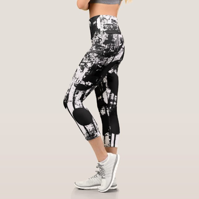 Leggings en blanco y negro con arte de graffiti im (Izquierda)