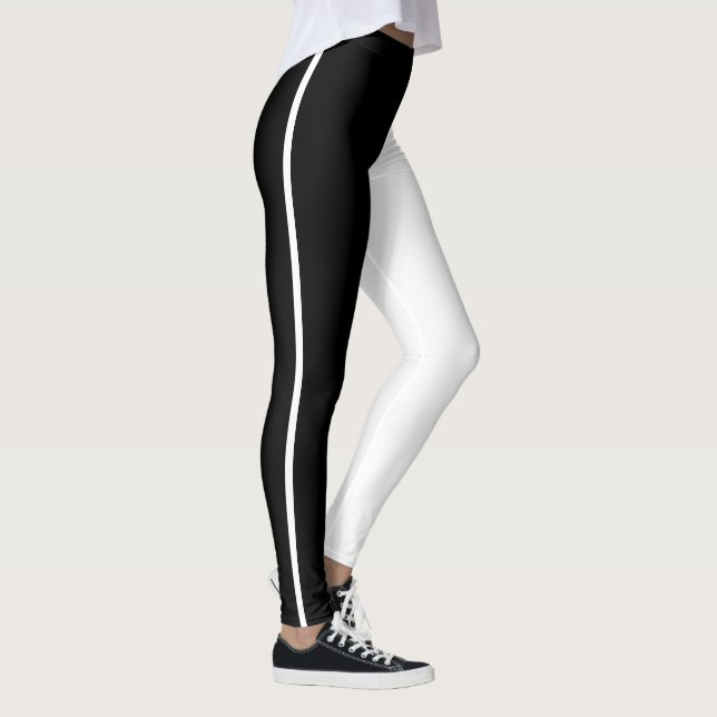 Leggings en blanco y negro que captan la simplicid (Derecha)