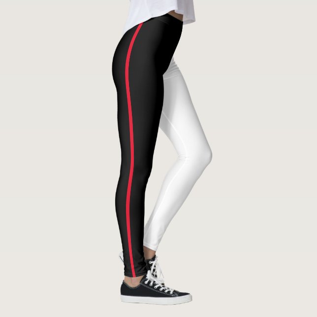 Leggings en blanco y negro que captan la simplicid (Derecha)