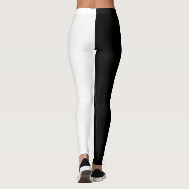 Leggings en blanco y negro que captan la simplicid (Reverso)