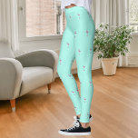 Leggings Flamingos rosados verde menta<br><div class="desc">Fondo verde suave decorado con un patrón de flamingo rosado.</div>