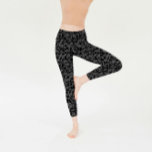 Leggings Flores negras de Yoga cómodas<br><div class="desc">Leggings confortables y elegantes para yoga,  pilates,  gimnasia o aspecto urbano con un bonito patrón gris con flores pequeñas y fondo negro. Un regalo ideal para practicar el amor propio o para las mujeres que amas: amigos,  mamá y hermanas!</div>