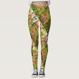 Leggings Flores rosas naturales con fondo de hojas verdes