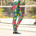 Leggings Fun Pickleball Tropical Hibiscus Flower Sports<br><div class="desc">Lleva tu partida de pickleball al siguiente nivel con estas insólitas y de alta calidad con bolas de pickleball amarillas colocadas sobre un fondo floral tropical. Perfecto para el juego recreativo o de torneos o para simplemente ir por la ciudad.</div>