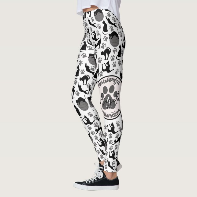 Leggings Gato estirándose en posición poderosa de yoga  (Izquierda)