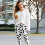 Leggings gimnasia elegante en blanco y negro<br><div class="desc">Disfrute del confort y el estilo con nuestras modernas leggings funky en blanco y negro. Con un elegante y divertido patrón abstracto por todas partes, estas leggings son perfectas para mujeres ocupadas que quieren lucir sin esfuerzo y con estilo. Realizadas con sumo cuidado, ofrecen un ambiente agradable y están diseñadas...</div>