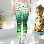 Leggings Gradiente de rampa de color de moda verde oscuro y<br><div class="desc">Añade un vibrante pop de color a tu estilo con la Shy Shy Panda Mint y las sombras gradientes de color de moda verde oscuro. Estas leggings únicas y modernas ofrecen una atractiva combinación de tonos verdes y de menta en un diseño de progresión de color. Con un gimnasio de...</div>