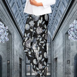 Leggings Gris plateado sobre la tela floral vintage negra m<br><div class="desc">Un patrón floral vintage digitalizado y coloreado en un patrón grande sobre un fondo negro sólido.</div>