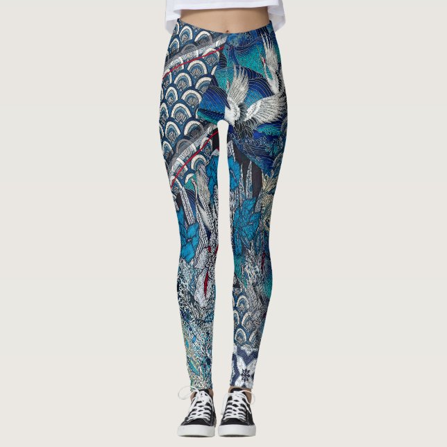 Leggings Grúas azules que vuelan sobre las flores (Anverso)