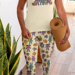 Leggings Halloween con dibujos animados y calabazas<br><div class="desc">Estas leggings de Halloween están rebosando de cortesía. Presentan ilustraciones de lindos animales rellenos con algunos de sus esqueletos mostrando una mirada un poco espeluznante junto con algunas calabazas de peluche. Hay un murciélago, un oso, un gato, un perro y un conejo. Los animales y calabazas están en tonos grises,...</div>