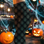 Leggings Halloween del patrón de la web de araña negra<br><div class="desc">Estas Leyendas del patrón Web de Spider negro son perfectas para añadir un toque de elegancia espeluznante a su armario. Con detallados diseños de telaraña en un fondo oscuro, son ideales para eventos de Halloween, entusiastas del estilo gótico o cualquier persona que desee hacer una declaración con un toque sutil...</div>