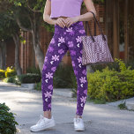 Leggings Hermoso patrón de flor morado de margarita floral<br><div class="desc">flores reales de bonito morada y lavanda decoran estas adorables leggings florales violetas con hermosos corazones blancos y formas frescas.</div>