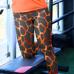 Leggings Impresión de la jirafa de la jungla<br><div class="desc">Estas leggings están bellamente diseñadas con un cautivador patrón de naranja y manchas de jirafa negra, ofreciendo una adición única y elegante a su armario. El patrón muestra los puntos distintivos y elegantes que caracterizan a las jirafas, creando un estilo sofisticado y llamativo. Las leggings están hechas con tejidos de...</div>