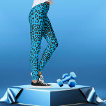 Leggings Impresión de Safari de Leopardo Azul<br><div class="desc">Las leggings con huellas de leopardo azul de Safari son una opción audaz y de moda con un fondo verde vivo y un intrincado patrón de impresión de leopardo. La combinación única del llamativo color azul y la clásica huella de leopardo crea una fascinante fusión de estética moderna y animalista....</div>