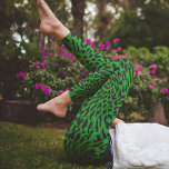 Leggings Impresión de Safari de Leopardo Verde<br><div class="desc">Las impresiones de leopardo de Safari Verde son una opción audaz y de moda con un fondo verde vivo y un intrincado patrón de impresión de leopardo. La combinación única del llamativo color verde con la clásica huella de leopardo crea una fascinante fusión de estética moderna y animalista. Estas leggings...</div>