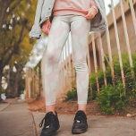 Leggings Impresión de vaca rosa Rubor<br><div class="desc">Las cintas de impresión para vacas rosa y blanca de Rubor son una adición versátil y elegante a su armario. Con un diseño clásico, estas leyendas muestran el icónico patrón de impresión de vacas rosas y blancas. Los colores contrastantes crean un impactante impacto visual, añadiendo sofisticación y modernidad a tu...</div>