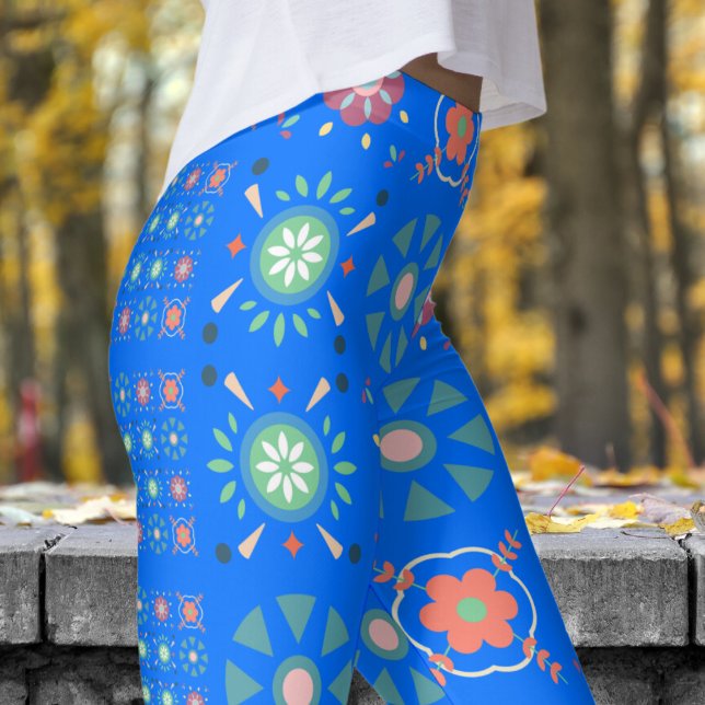 Leggings Impresionante patrón folclórico escandinavo azul (Bold on Blue Scandinavian Folk Pattern Leggings)