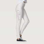 Leggings La antigua novia de compromiso rosa rosa rosa rosa<br><div class="desc">La antigua novia rosa rosa rosa rosa rubor para ser camiseta de regalo. Esta hermosa colección de flores clásicas será perfecta para una celebración de jardín interior o exterior para un boda, una ducha de novia, una ducha de bebé o una celebración de estilo rústico. Simplemente modifíquelo como te guste,...</div>