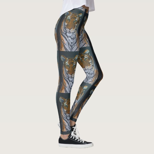 LEGGINGS LEGADOS DE BAILE DEL ARTISTA PAULA REILLY. (Derecha)
