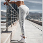 Leggings Leyendas blancas de yoga con la impresión Kamala H<br><div class="desc">Letreras blancas de yoga con la huella azul de Kamala Harris.</div>