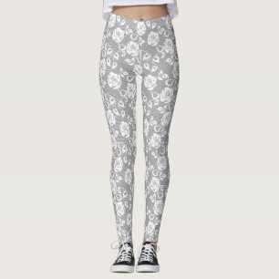 Leggings Modelo blanco del cordón en fondo gris