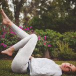Leggings Modelo simple de copo de nieve Minimalista platead<br><div class="desc">Este diseño presenta una sencilla y minimalista leyenda de nieve blanca plateada con un elegante patrón de copos de nieve plateado, una elegancia de nieve de invierno, un elegante Navidad festivo de moda, una suave nevada contemporánea simplista, caída del diseño sutil de invierno de nieve, un diseño sutil gris gris...</div>