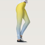 Leggings Monograma elegante de degradado amarillo a azul cl<br><div class="desc">El elegante degradado amarillo a azul claro presenta un elegante monograma personalizado en una fuente decorativa blanca en la parte inferior de la pierna derecha. Personalícelo con su inicial en la barra lateral. Añada un acento moderno y luminoso a su armario. Para ver el diseño mínimo de ombré en otros...</div>