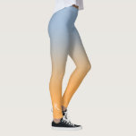 Leggings Monograma elegante de gradiente azul claro a Naran<br><div class="desc">El elegante degradado de azul claro a naranja presenta un elegante monograma personalizado con una fuente decorativa blanca en la parte inferior de la pierna derecha. Personalízalo con tu inicial en la barra lateral. Añade un toque moderno y colorido a tu armario. Para ver el diseño mínimo de ombré en...</div>