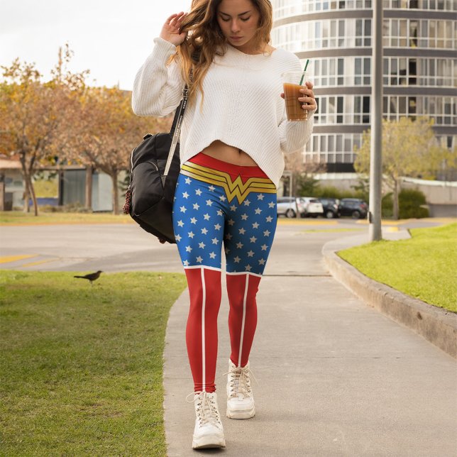 Leggings Mujer Maravilla - Lucha Por La Paz (Person wearing Wonder Woman themed leggings (simulated))