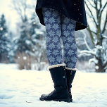 Leggings Navidades Whimsy Classic Minimal de Poinsettia Azu<br><div class="desc">Este diseño sencillo y mínimo presenta mi poinsettia azul pálido dibujado a mano sobre un fondo azul oscuro para la vibra clásica que evoca la nostalgia de los Navidades del pasado mientras que los elementos ilustrados a mano le dan un toque de fantasía. Arte original de Malissa Melrose.</div>
