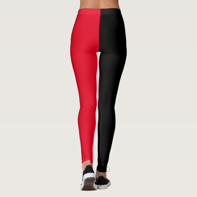 Leggings negras y rojas que captan la simplicidad (Reverso)