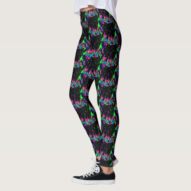 Leggings Negro con pequeños patrones en rosa y verde súper (Izquierda)