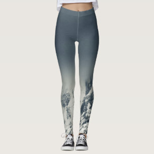 Leggings Oscuridad y nubes que cubren la montaña