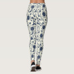 Leggings Para los jugadores de banjo Patrón de arte folclór<br><div class="desc">Estas leggings ilustradas son perfectas para los jugadores de banjo y para todo aquel que ame la música bluegrass. Tienen un patrón de estilo de arte folclórico con ilustraciones de banjos,  pájaros,  lunas,  estrellas y acentos botánicos todo en azul marino ambientado con un fondo de color crema o marfil.</div>