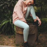 Leggings Patrón azul claro simple<br><div class="desc">Manténgase elegante y cómodo con estos pantalones de entrenamiento para mujeres con un sencillo patrón azul que añade un toque de encanto a su colección de ropa de yoga. Diseñadas en un estilo minimalista, estas leggings mezclan elementos divertidos y caprichosos con una estética simplista y llamativa. El sencillo diseño, combinado...</div>