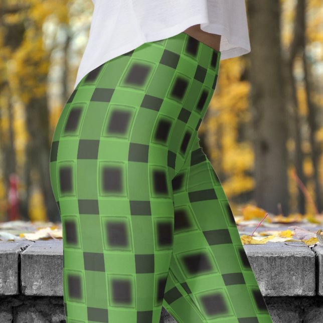 Leggings Patrón clásico de verificación negro y verde de Ko (Classic Black and Kombu Green Check Pattern Leggings)