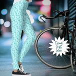 Leggings Patrón de corazones Verde azulados ligados pequeño<br><div class="desc">Este divertido diseño presenta un patrón de pequeños corazones verdes de dos colores diferentes unidos en un fondo verde pastel.</div>