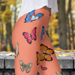 Leggings Patrón de mariposas color rosa salmón<br><div class="desc">Graceful Style, Audaz Confort: Añada un toque de encanto a su día con estas piernas de mariposa. Con un diseño colorido y llamativo, ofrecen belleza y confort para cada ocasión. Ya sea que esté de descanso o en camino, estas leggings le llevarán a su mirada al siguiente nivel. ¡Tráete el...</div>